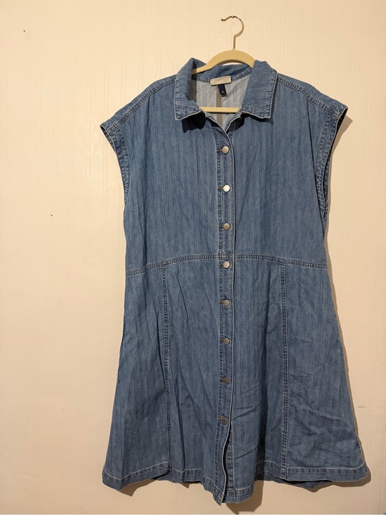 Universal Thread Dresses & Skirts - Universal Thread Sleeveless Light Blue Denim Button-Front Dress XXL
